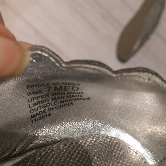 🌺🌸Nice silver flats by unlisted 🍀🌺🌸 - Picture 7 of 7